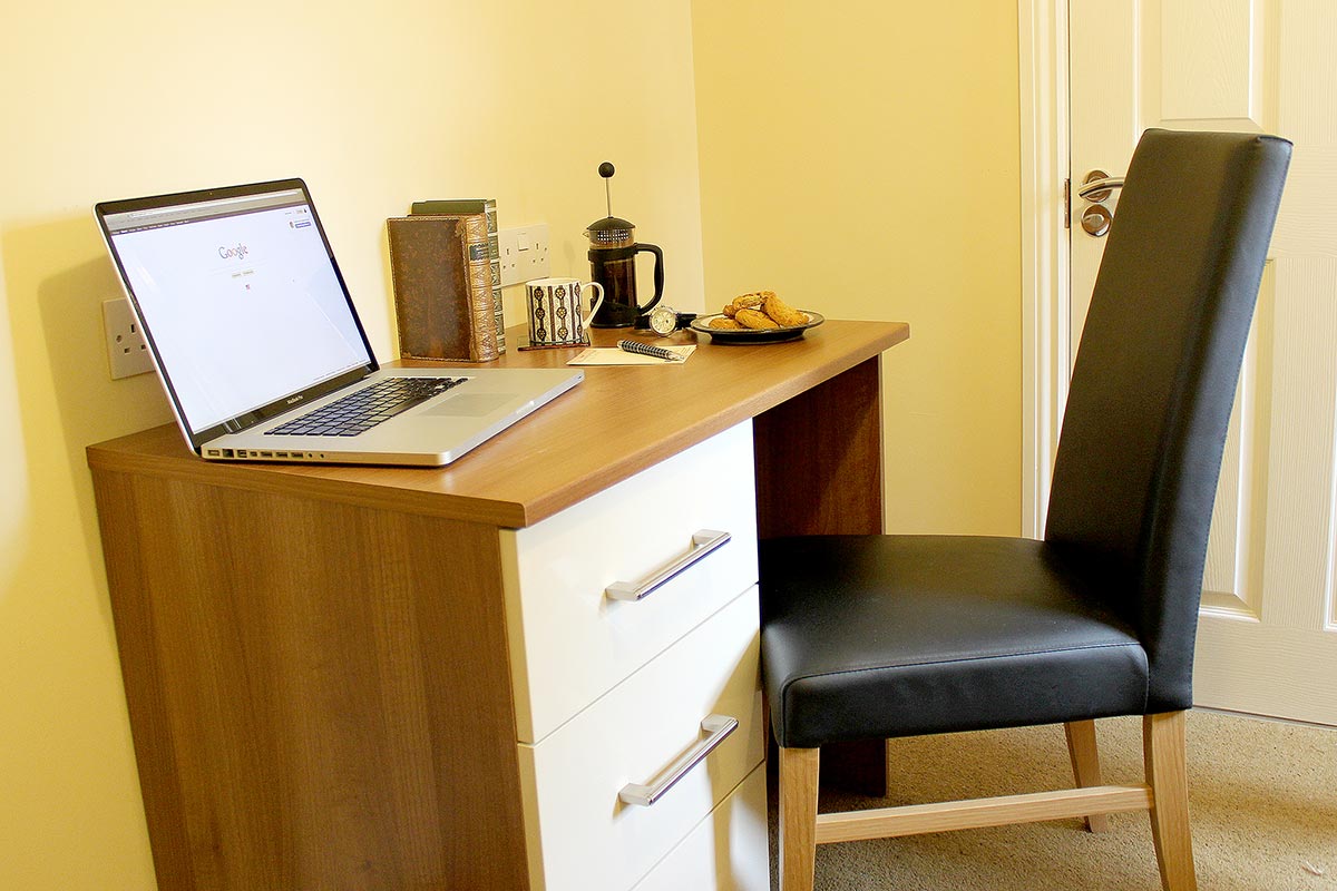 Single Room with Useful Desk