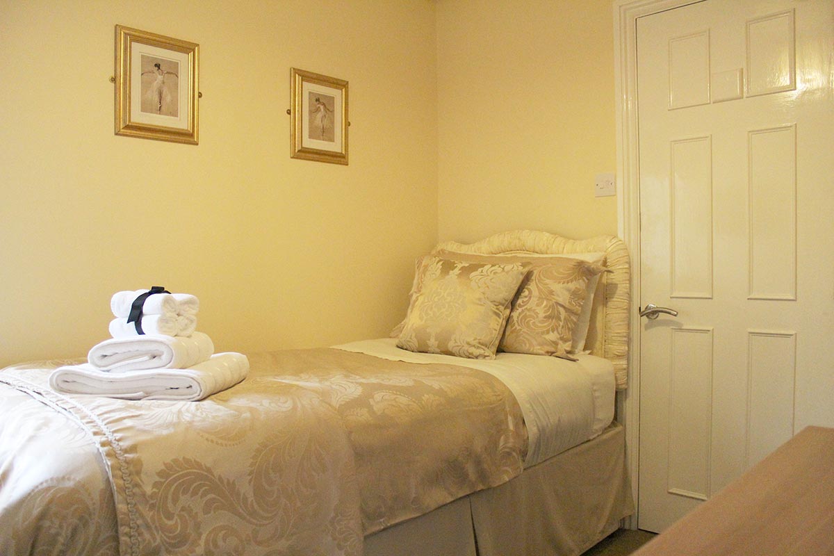 Single bed in our additional en-suite room